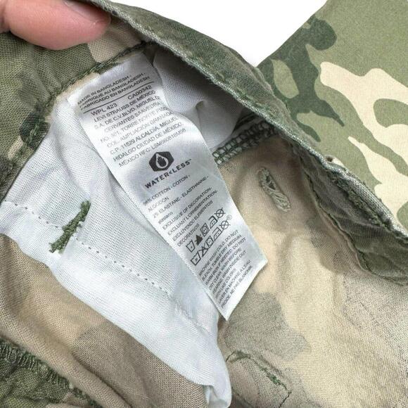 Levi's Signature Women’s Cargo Pants Camouflage Canvas Straight Leg Taper Casual - Picture 6 of 10